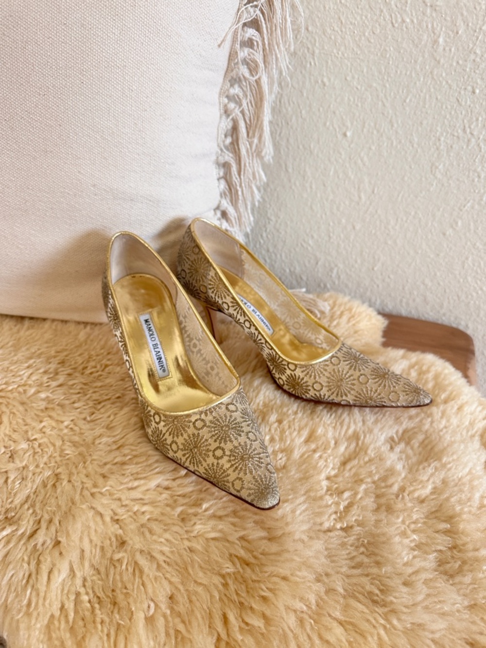 Manolo Blahnik Gold Floral-Embroidered Pointed Pumps size 7.5
